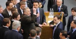 Депутаты от ЛДПР ненадолго блокировали трибуну на заседании ГД http://ria.ru/politics/20120207/559277140.html